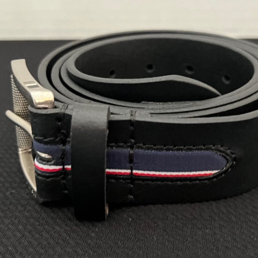 Vintage Tommy Hilfiger Black Leather Belt - Made in Guatemala - Size 42-44